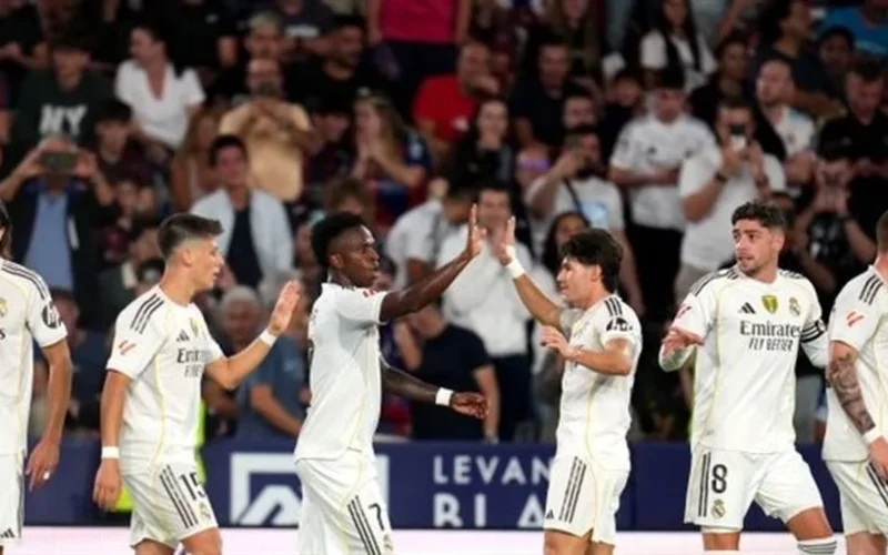 خيارات أنشيلوتي لمواجهة ريال مدريد وأتلتيكو المرتقبة في قمة الدوري الإسباني